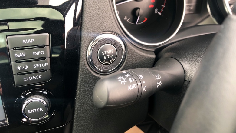 Nissan Qashqai 1.6 DiG-T Tekna [Glass Roof pack] 5dr Petrol Hatchback